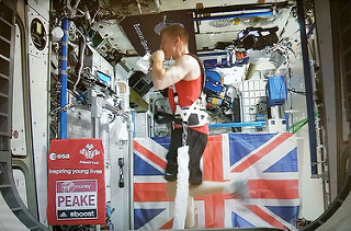 astronauta corre maraton en el espacion londres esa